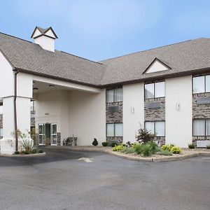 Schoenbrunn Inn